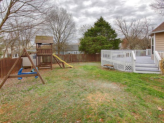 3rd image of 8828 Shoreham Blvd