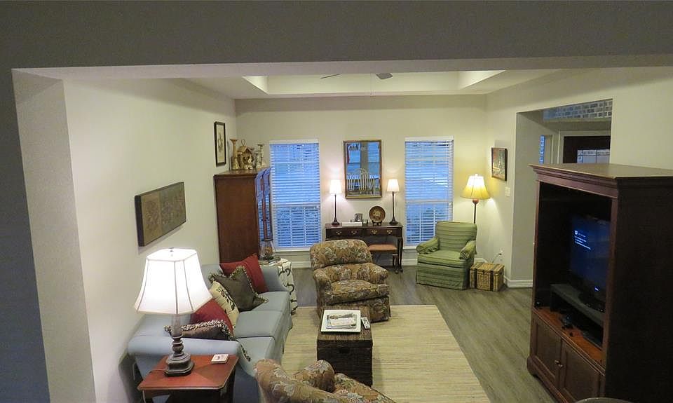 1st image of 717 High Oaks Dr
