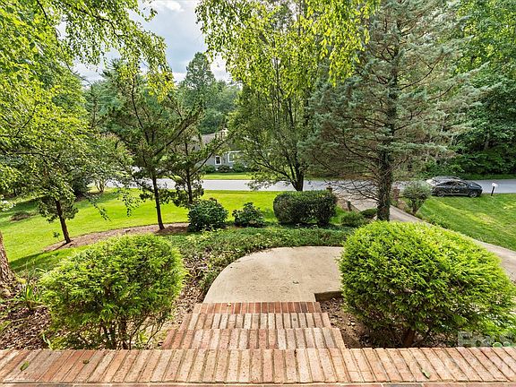 3rd image of 314 Sweetwater Hills Dr