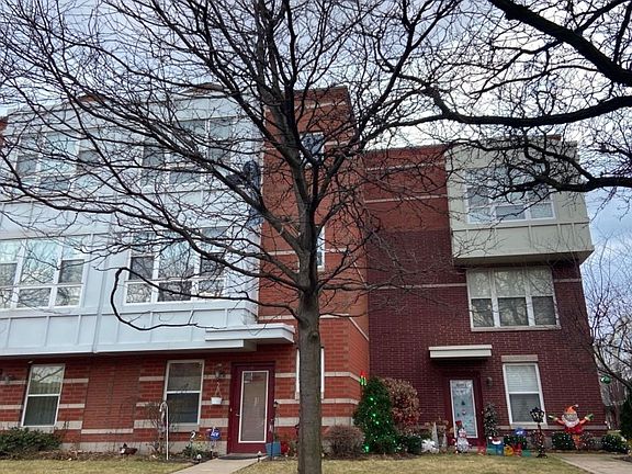 5th image of 3210 N Kilbourn Ave Unit 4
