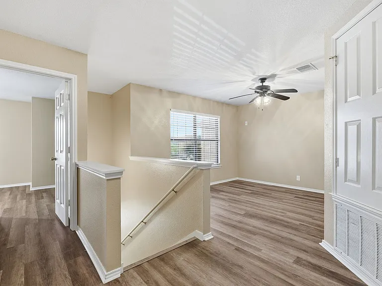 151 McLennan Oak — Photo 14