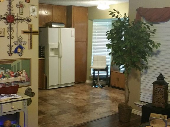 2nd image of 108 Wickerwood Dr
