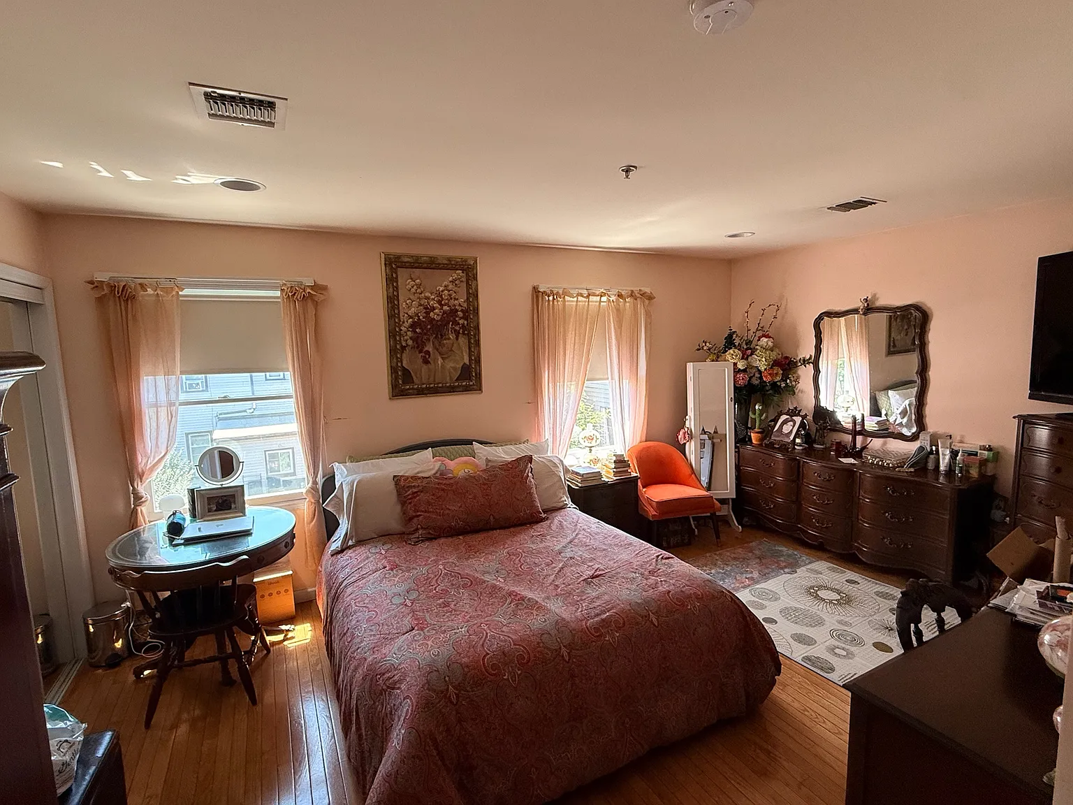 3 bed, 1300 sqft, $3,200 — Photo 3
