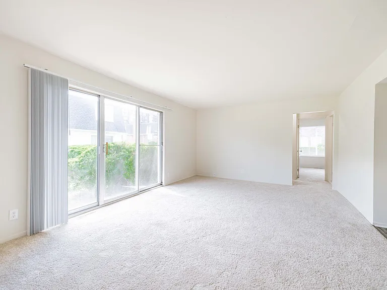 Coach House Apartments — Photo 18
