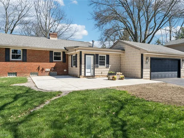 379 N Aurora Rd, Aurora, OH 44202