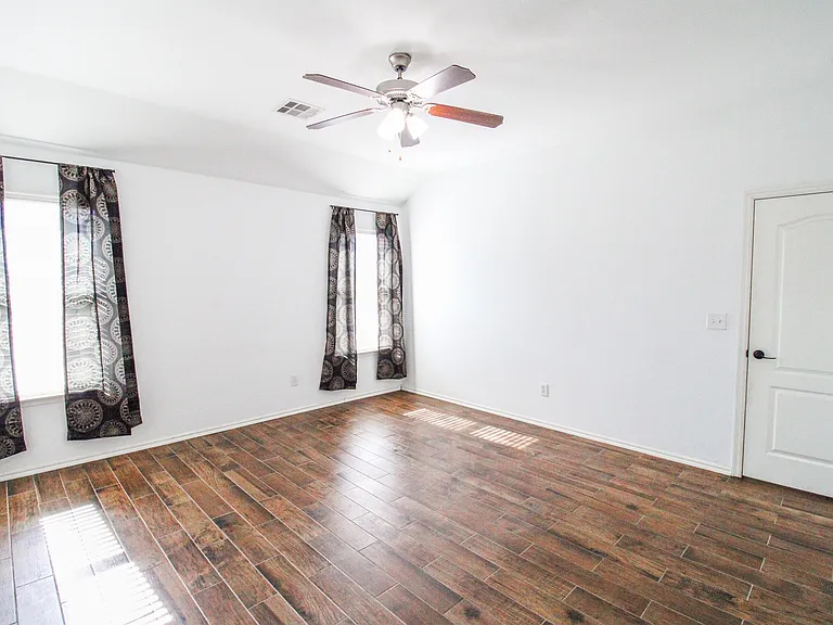 8000 Erryn Ln — Photo 5