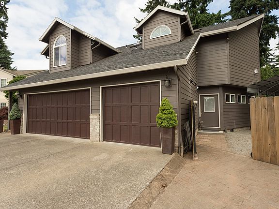 2nd image of 15961 SE Mary Ann Ln