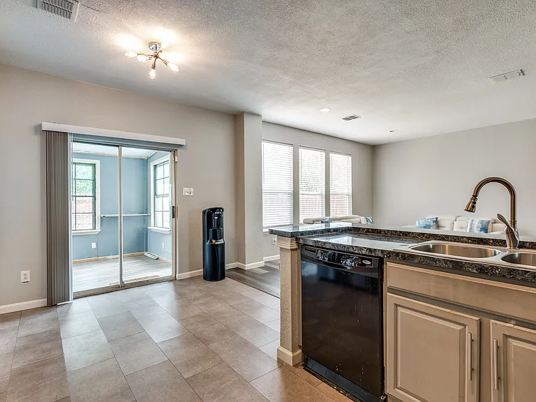 817 Pryor Dr — Photo 12