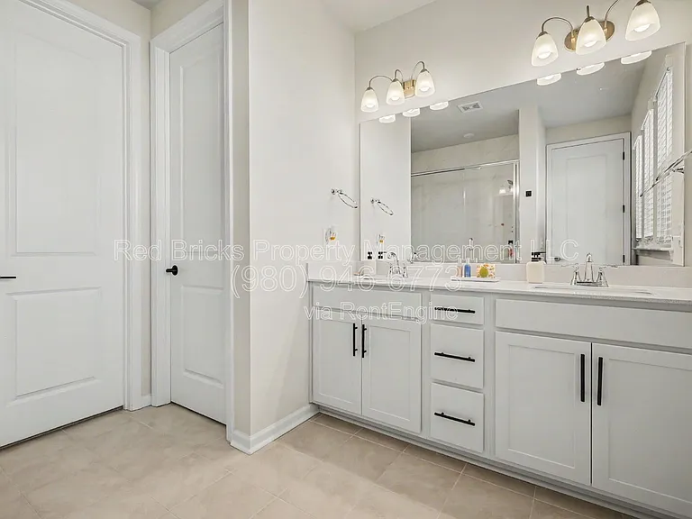 8809 Arrington Hall Dr — Photo 15