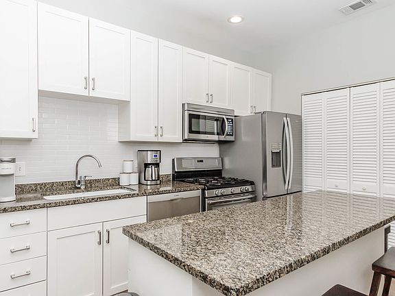 5th image of 946 W Fry St Unit 1E