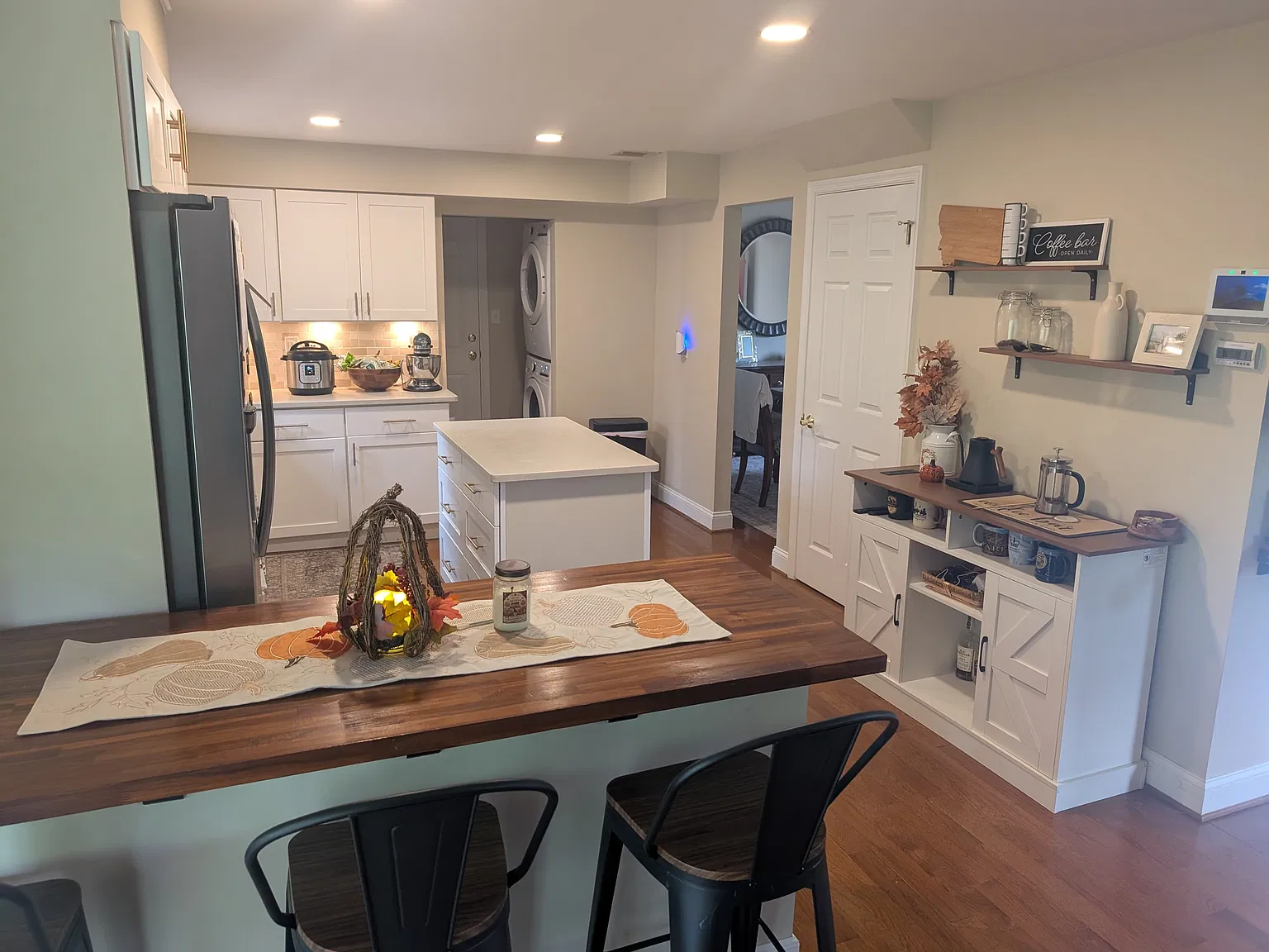 4 bed, 2252 sqft, $4,500 — Photo 3