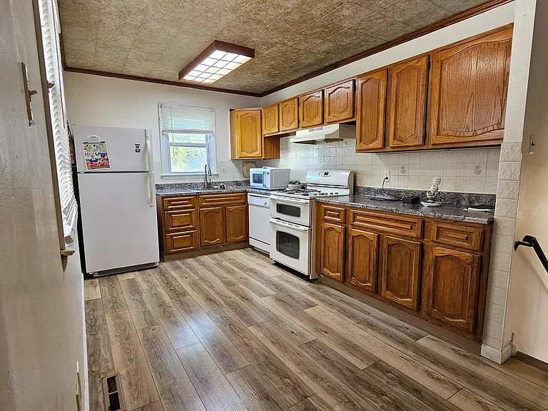 22 Plymouth Dr — Photo 8
