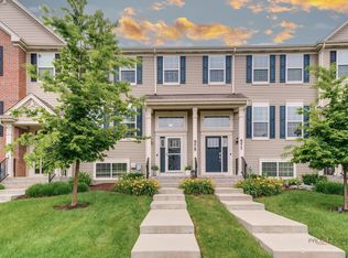 575 Cimmaron Cir, Crystal Lake, IL 60012