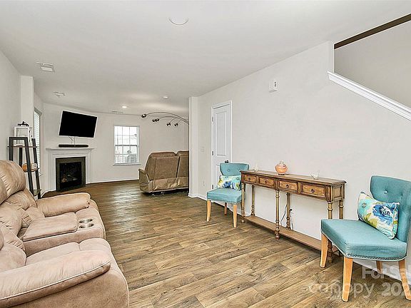 5th image of 1713 Gaston Mountain Dr