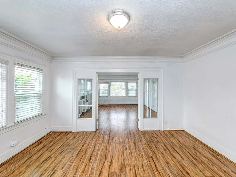 1308 S Van Ness Ave — Photo 4