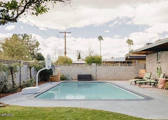 3rd image of 1149 E Malibu Dr