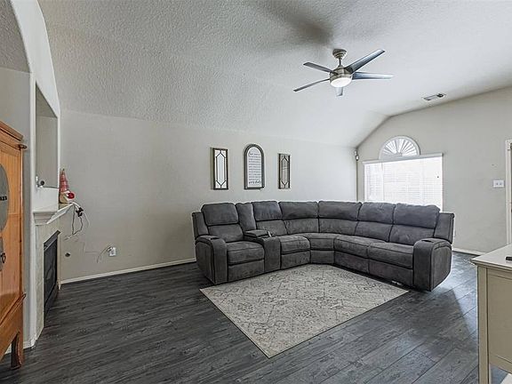 5th image of 18514 Grove Brook Ln