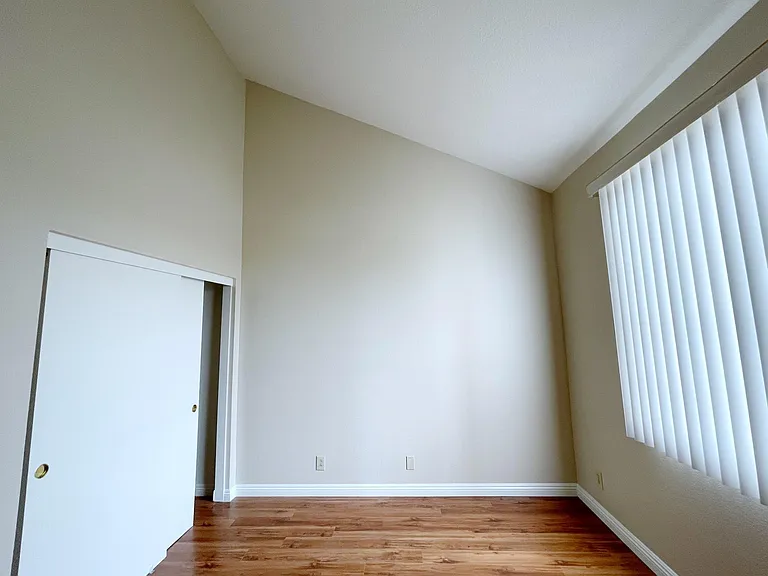 158 S Madison Ave — Photo 16