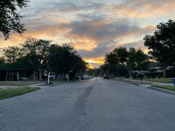 4th image of 7130 Cloverfield Ln