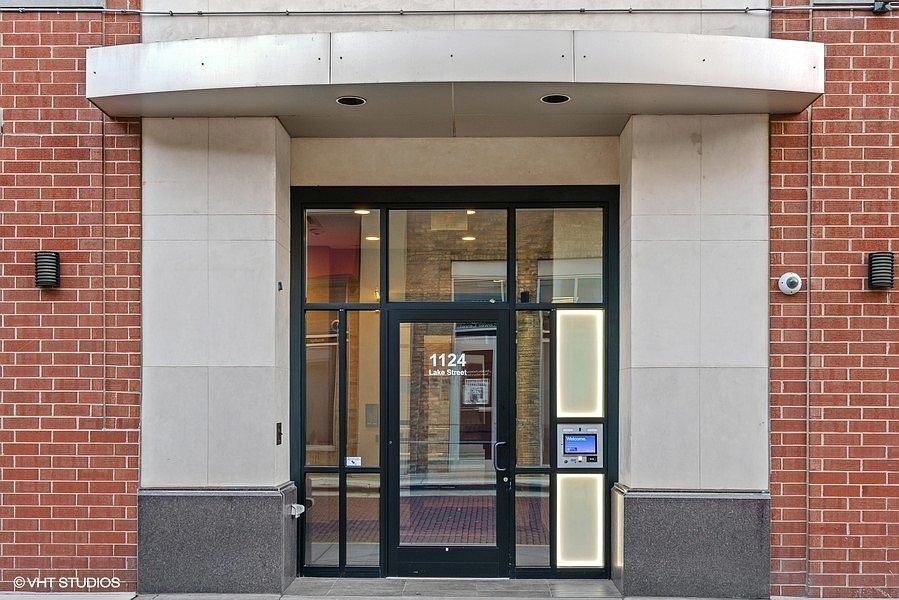 1st image of 1124 Lake St Unit 401