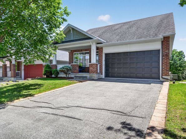 335 Jackson Stitt Cir, Ottawa, ON K2S 0C4