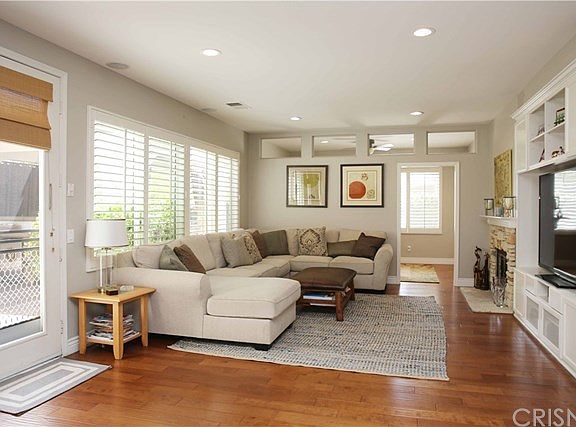 4th image of 27320 Duxbury Pl