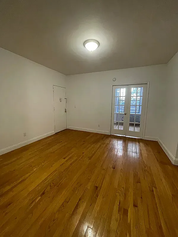 Building Photo - 38 W 75th St #BF