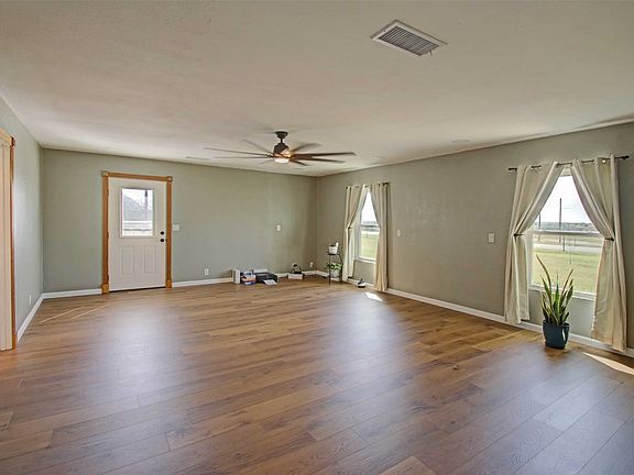 5th image of 3559 Springfield Rd