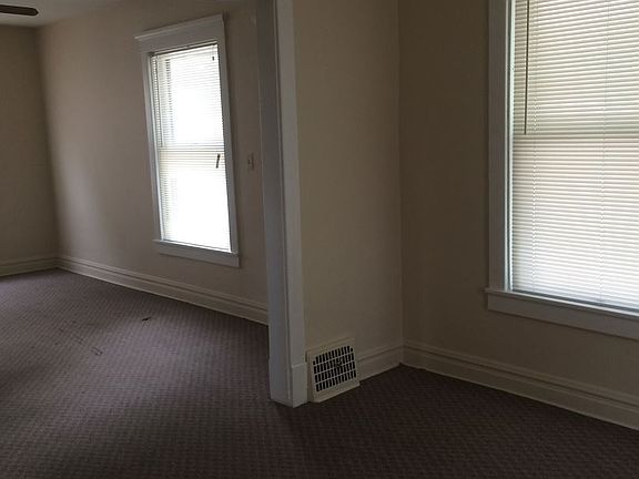 4th image of 567 W Lake Ave APT 6