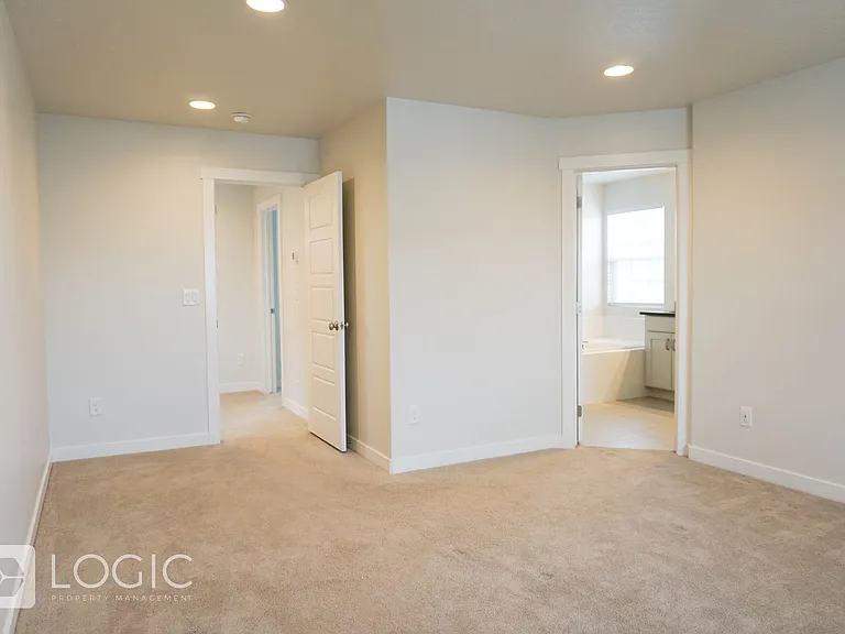 856 W 2800 N — Photo 14