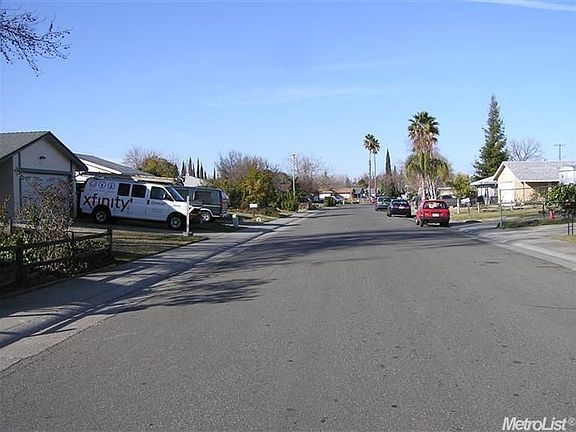 3rd image of 7529 Blackthorne Way