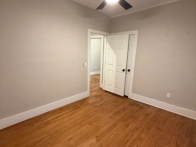 723 W Hill St — Photo 11