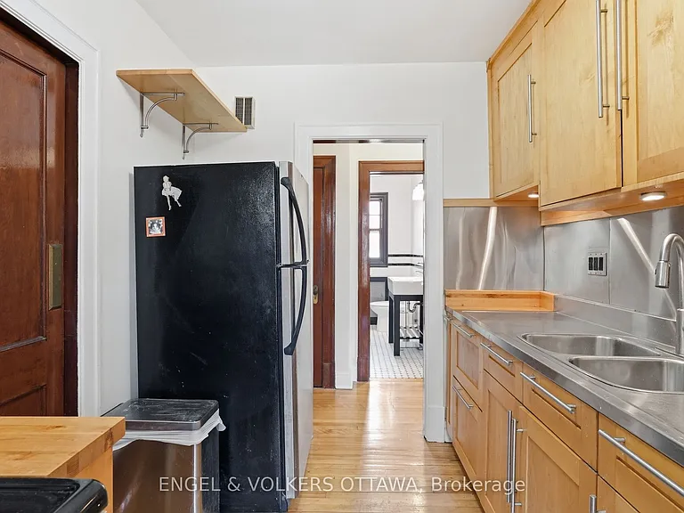 99 Charlotte St #3 — Photo 9