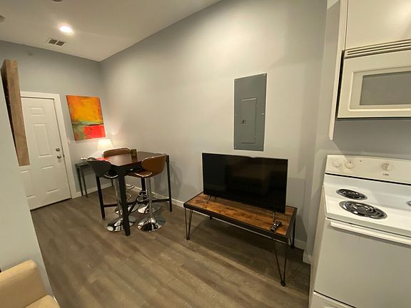2nd image of 1535 Poplar St APT 1B