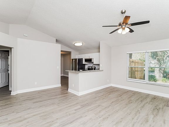 5th image of 602 Cape Cod Cir