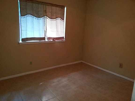 4th image of 7114 Longvine Dr