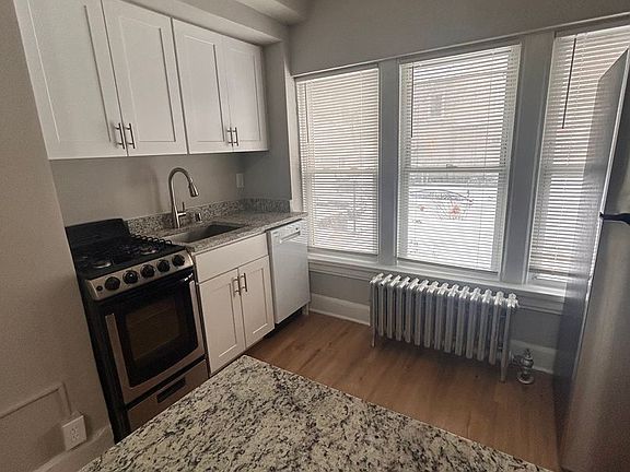 5th image of 1521 N Franklin Pl APT A