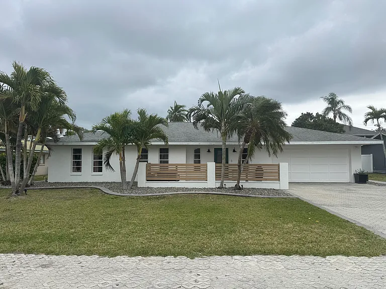 27541 Suffridge Dr — Photo 1