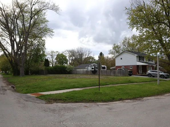 74 Summit Ave, Welland, ON L3C 4G7