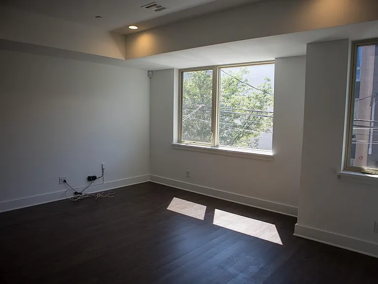 1327 N Franklin St #4 — Photo 15