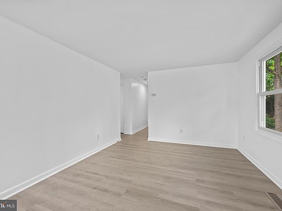 3rd image of 2358 Thomas Ave