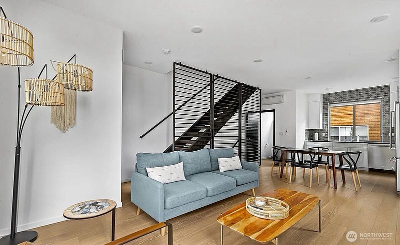 5th image of 210 20th Avenue S