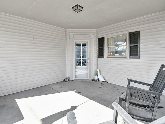 2nd image of 125 Beaver St