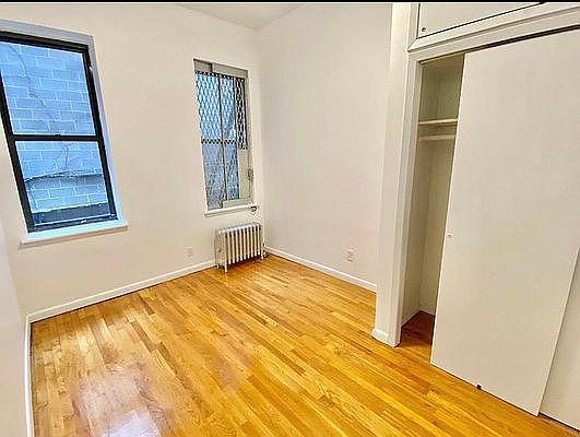4th image of 202 E 6th St APT 1