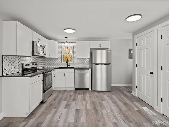 5th image of 405 Dover Dr