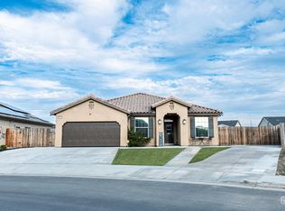 6700 Paper Birch Ln, Bakersfield, CA 93313
