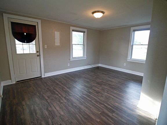 2nd image of 3900 S Chalmers Ave