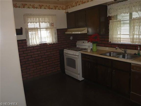 3rd image of 6442 Almont Dr