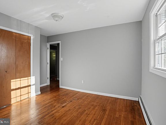 26th image of 10 Hemlock Rd