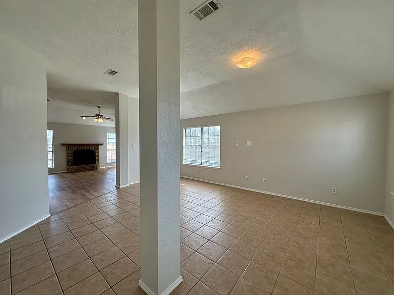 607 Hogan Dr — Photo 3